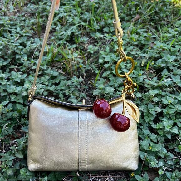 COACH Gold Y2K Shimmer Metallic Turnlock Baguette Hobo Shoulder SoHo Hampton - Picture 6 of 13